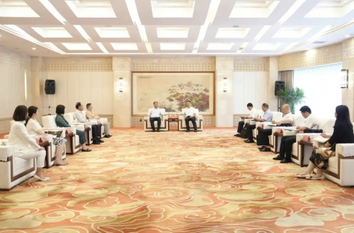 黄向墨率香港玉湖集团考察岳阳 共探冷链合作新机遇