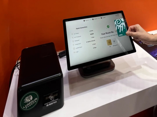 深耕国内树标杆后亮剑 GITEX!鹿马酒店自助机破解酒店运营痛点